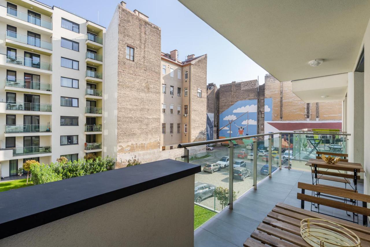 Navy Angel Apartment With Balcony Budapest Eksteriør bilde