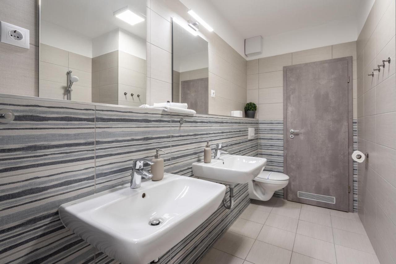 Navy Angel Apartment With Balcony Budapest Eksteriør bilde
